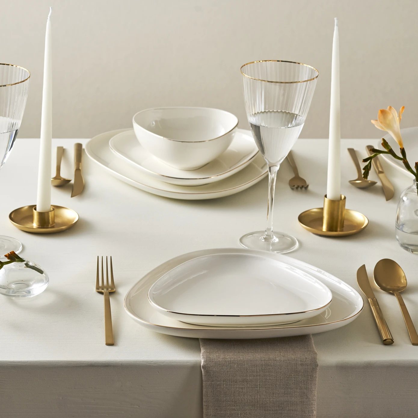 KARACA STREAMLINE TRIANGLE 24 PIECES DINNER SET FOR 6 PEOPLE