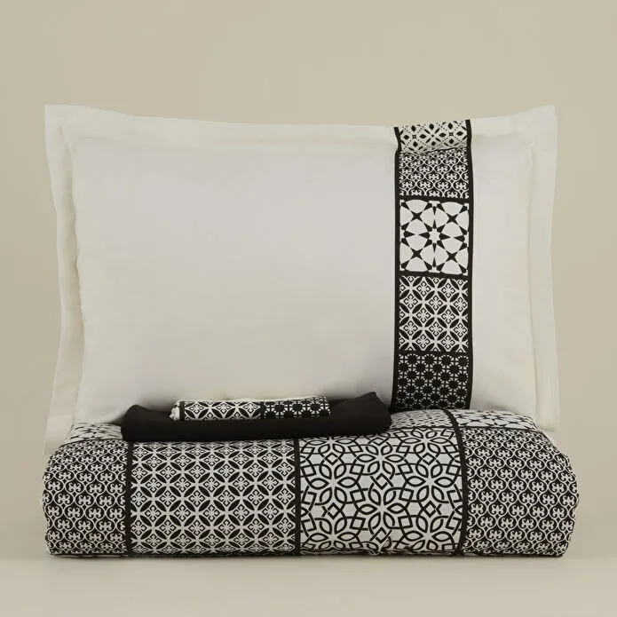 KH BLAKE NEVR, ÇİFT KİŞİLİK, SİYAH BEYAZ