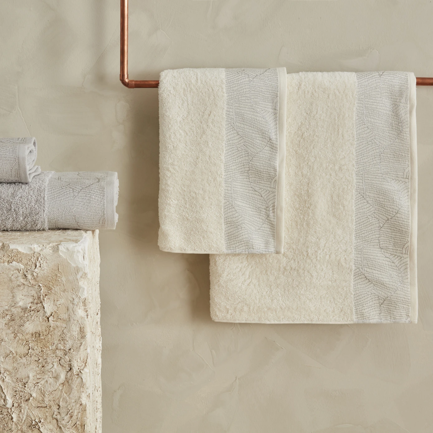 KH EDNA 4 PIECES OFF WHITE-GRAY BATH SET