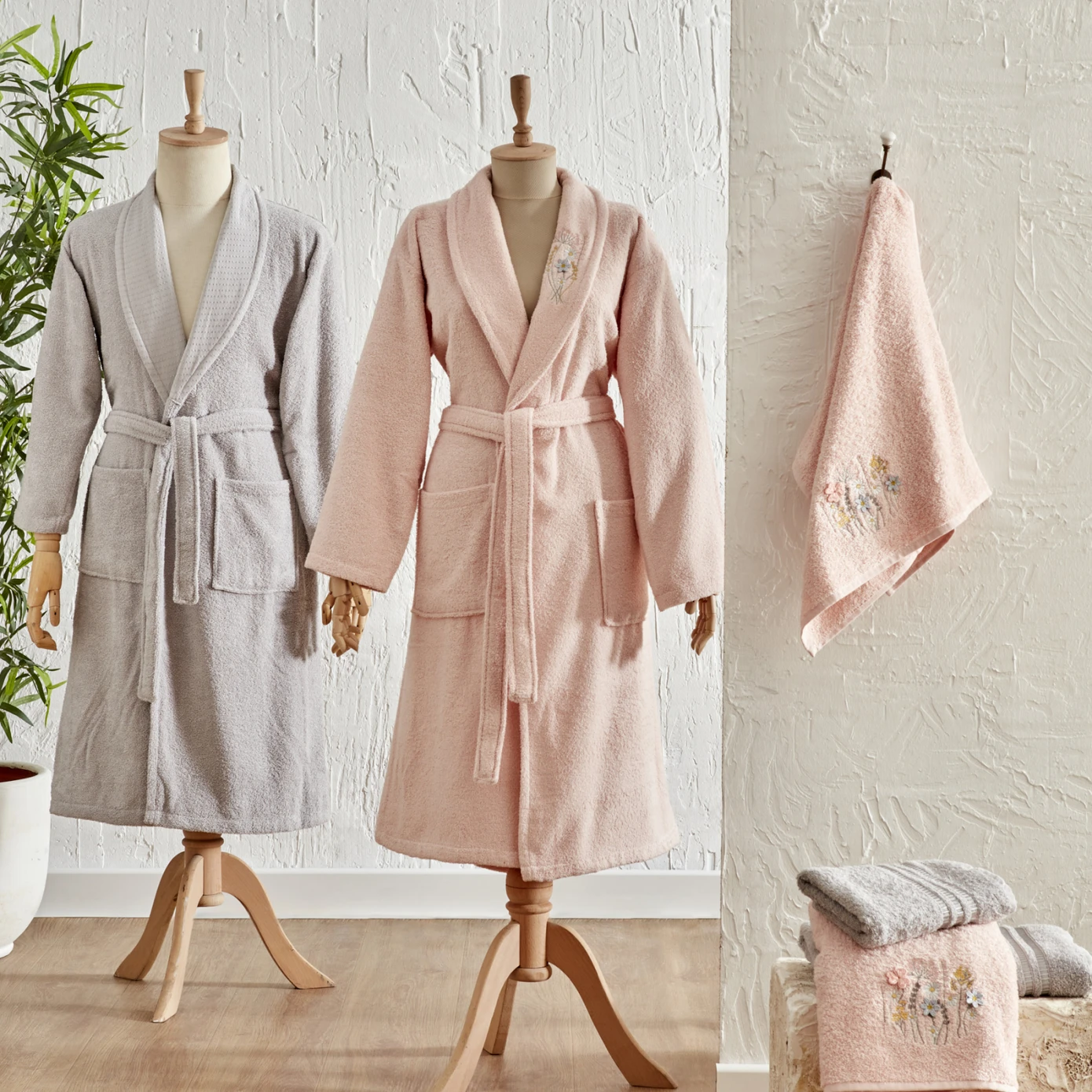 KH RUSSELL 3D EMBROIDERED GRAY-POWDER 6 PIECES FAMILY BATHROOM SET