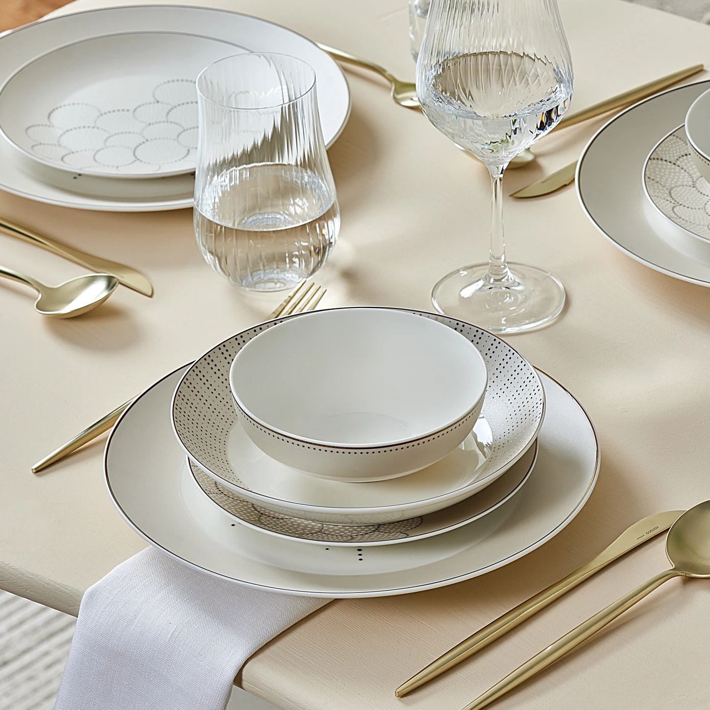[153.09.01.0583] KARACA ANTARES 24 PIECES PORCELAIN DINNER SET FOR 6 PEOPLE