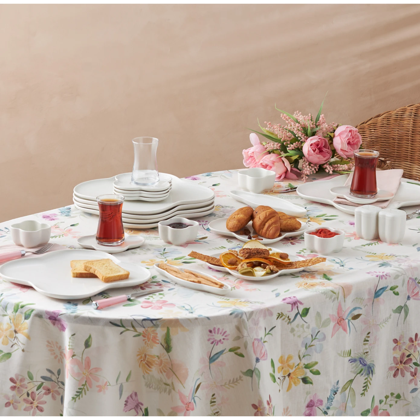 [153.03.08.2104] KARACA CLOVER 28 PIECES BREAKFAST SET RND