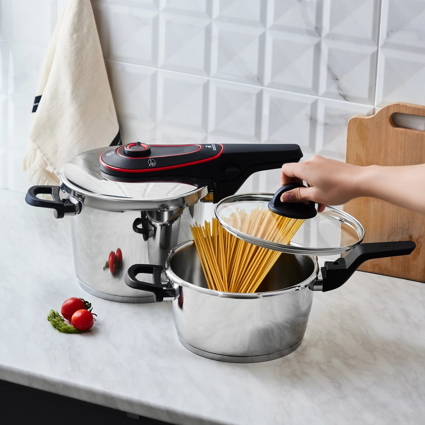 [153.03.08.2045] KARACA DISCOVERY 4+6 LT PRESSURE COOKER RED