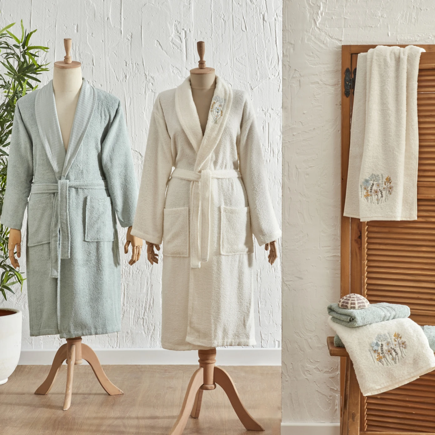 [200.22.05.0098] KH RUSSELL 3D EMBROIDERED MINT-WHITE 6 PIECES FAMILY BATHROOM SET