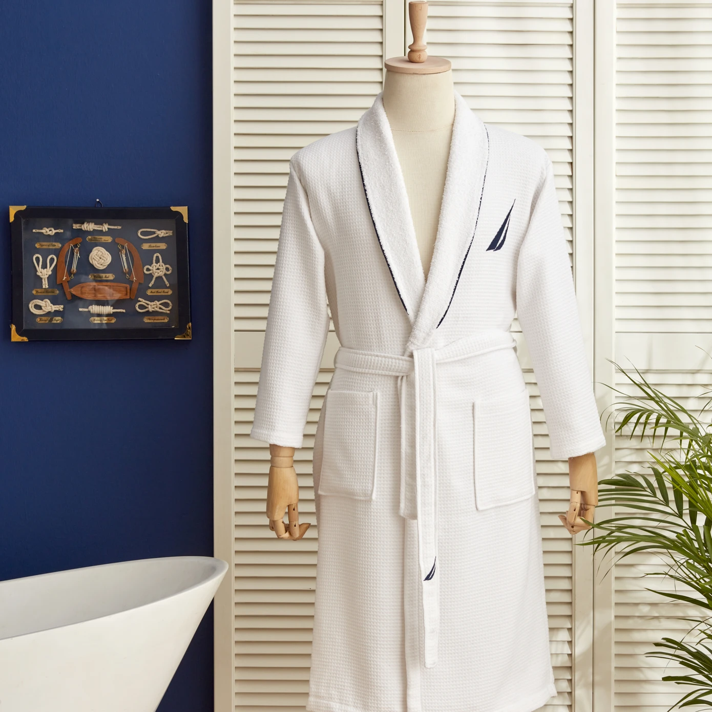 [180.01.01.1440] NAU SAIL WHITE BATHROBE L-XL